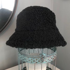 NWOT Sherpa Teddy Bucket Hat